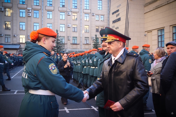 Начальник Военной академии Росгвардии принял участие в церемонии приведения к Присяге курсантов Санкт-Петербургского университета ГПС МЧС России