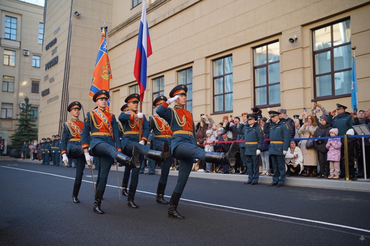 Начальник Военной академии Росгвардии принял участие в церемонии приведения к Присяге курсантов Санкт-Петербургского университета ГПС МЧС России