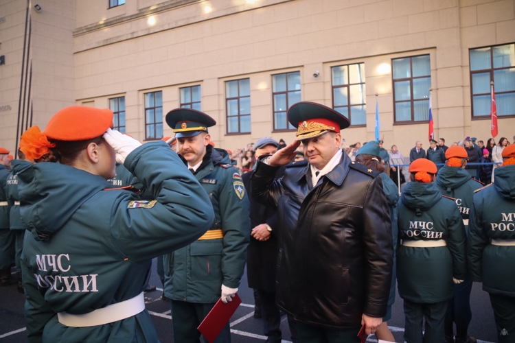 Начальник Военной академии Росгвардии принял участие в церемонии приведения к Присяге курсантов Санкт-Петербургского университета ГПС МЧС России