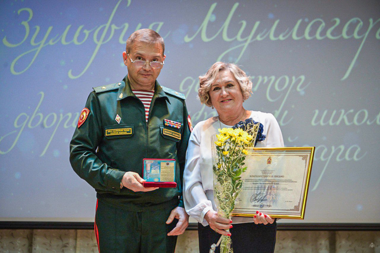 Начальник военной Академии Росгвардии генерал-майор Андрей Кийко поздравил учителей города Стерлитамак с профессиональным праздником – Днём учителя
