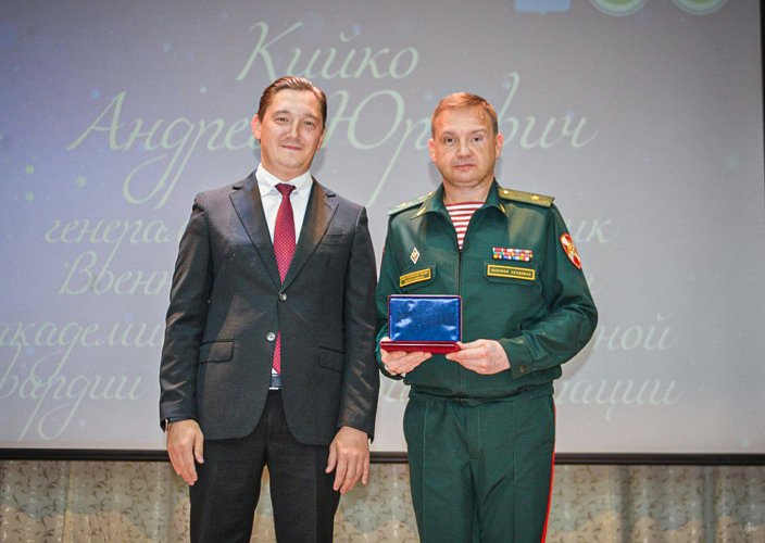 Начальник военной Академии Росгвардии генерал-майор Андрей Кийко поздравил учителей города Стерлитамак с профессиональным праздником – Днём учителя
