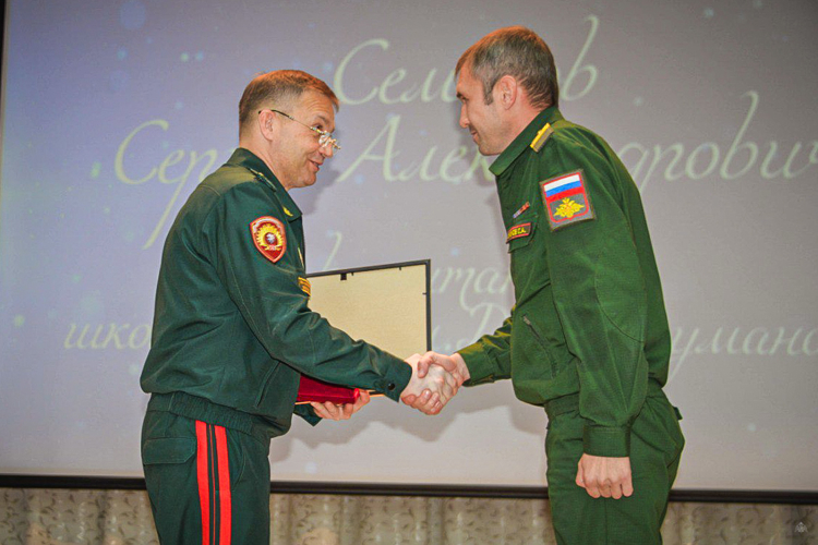 Начальник военной Академии Росгвардии генерал-майор Андрей Кийко поздравил учителей города Стерлитамак с профессиональным праздником – Днём учителя