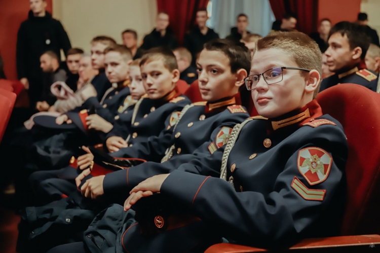 Более 400 школьников и кадет посетили День открытых дверей в Военной академии Росгвардии 