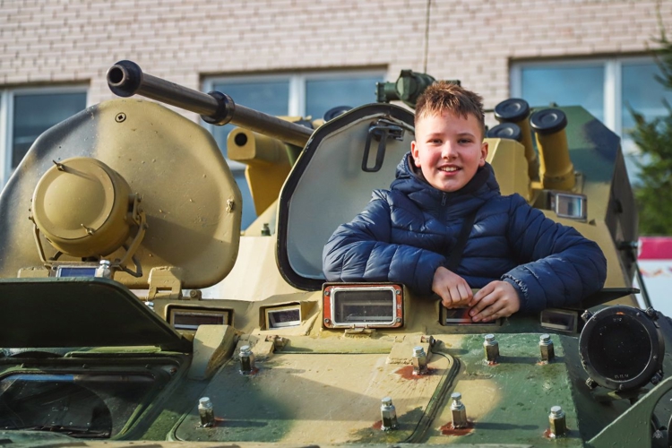 Более 400 школьников и кадет посетили День открытых дверей в Военной академии Росгвардии 