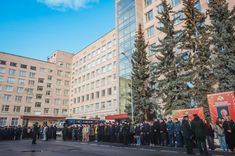Более 400 школьников и кадет посетили День открытых дверей в Военной академии Росгвардии 