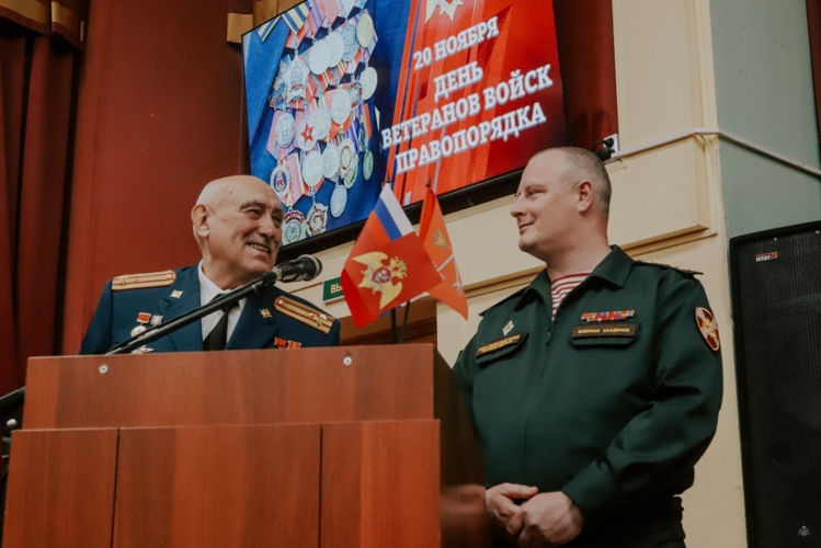 Те, кто стоял у истоков: в Военной академии Росгвардии с размахом прошел День ветерана