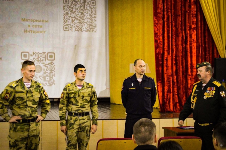 Курсанты на войсковой практике: от теории к реальным делам.