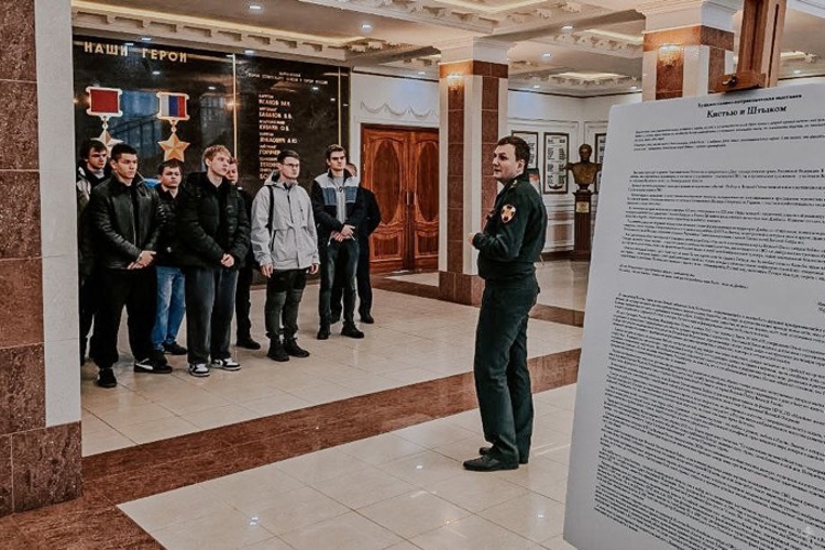 В День призывника для петербургской молодежи открылись двери Академии войск национальной гвардии