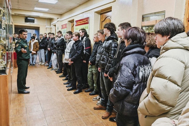 В День призывника для петербургской молодежи открылись двери Академии войск национальной гвардии