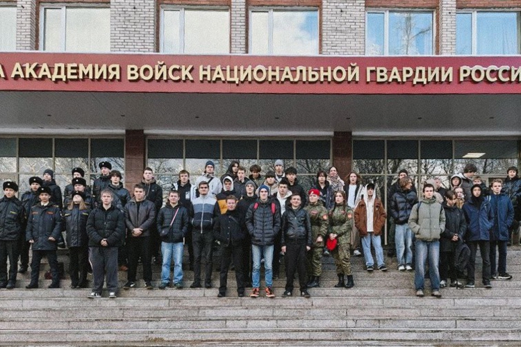 В День призывника для петербургской молодежи открылись двери Академии войск национальной гвардии