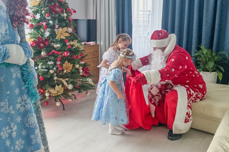 «Дед Мороз специального назначения»: поздравляем самых юных в семьях защитников России!