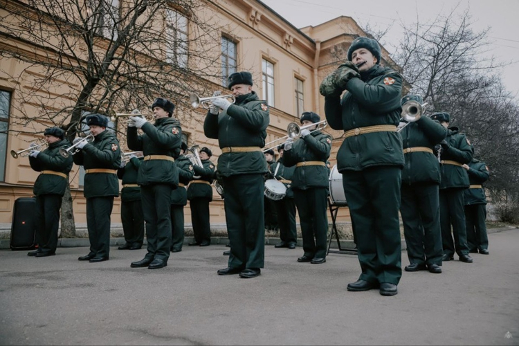 Памятную табличку основателю отечественного протезирования открыли в Санкт-Петербурге