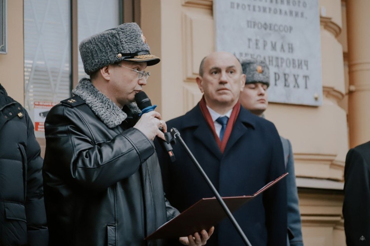 Памятную табличку основателю отечественного протезирования открыли в Санкт-Петербурге