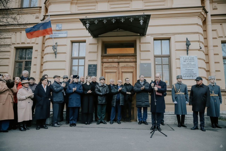 Памятную табличку основателю отечественного протезирования открыли в Санкт-Петербурге