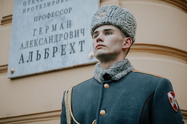 Памятную табличку основателю отечественного протезирования открыли в Санкт-Петербурге