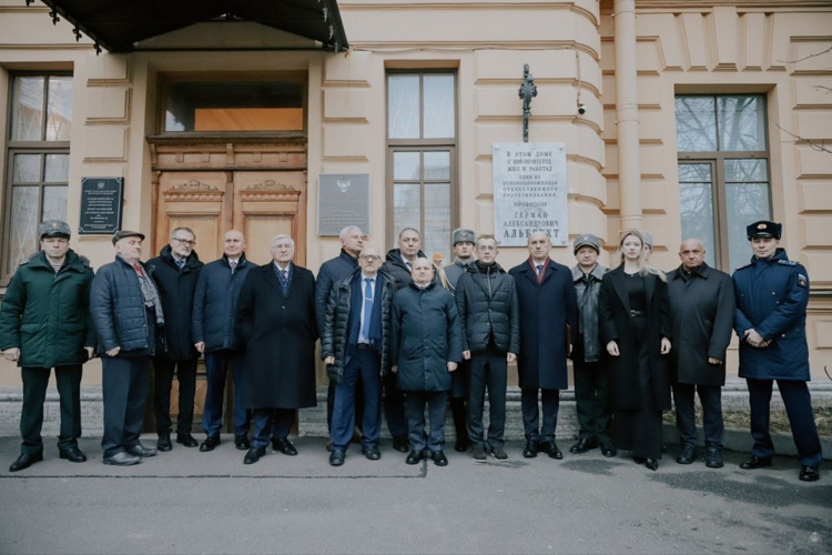 Памятную табличку основателю отечественного протезирования открыли в Санкт-Петербурге