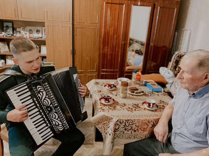 Курсанты поздравили ветеранов с Новым годом и Рождеством!
