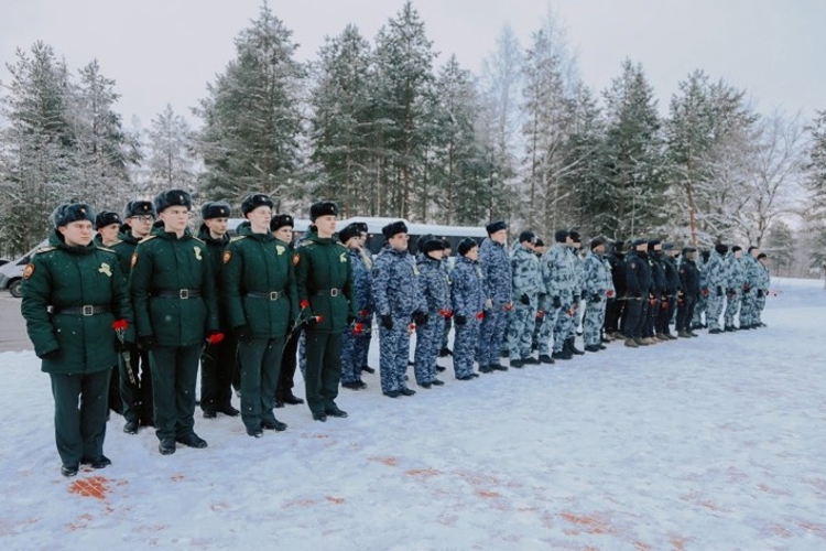 На Невском пятачке сотрудники и военнослужащие Росгвардии почтили память павших защитников Ленинграда