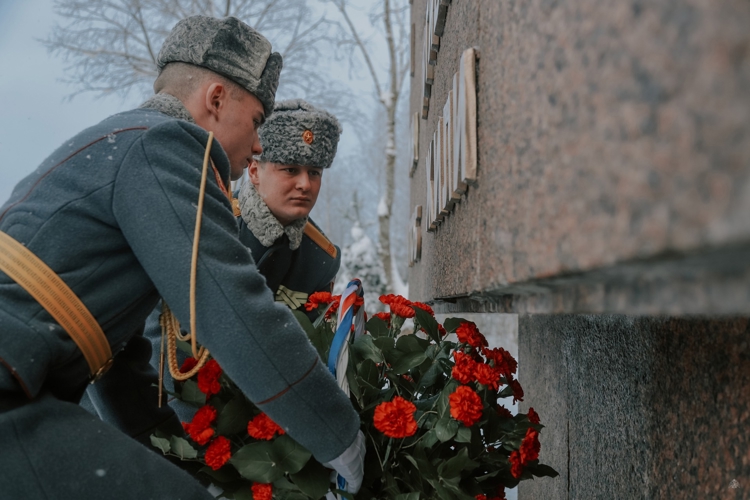 На Невском пятачке сотрудники и военнослужащие Росгвардии почтили память павших защитников Ленинграда