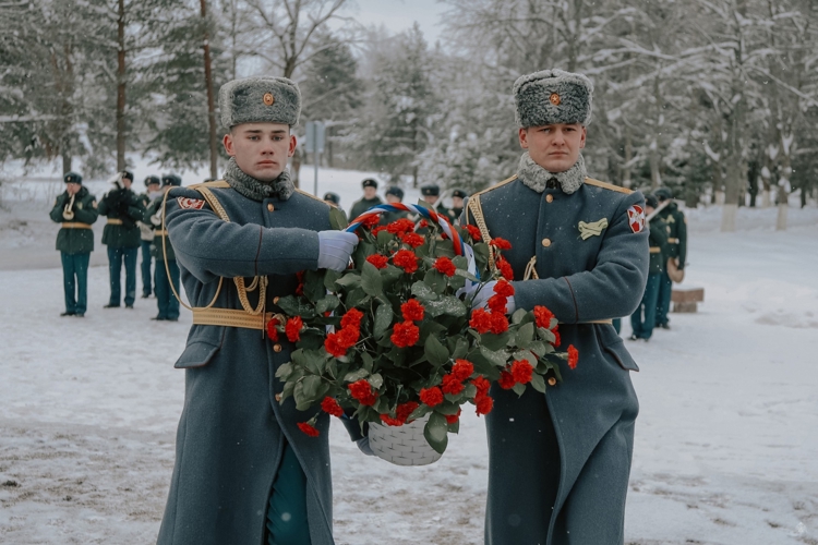 На Невском пятачке сотрудники и военнослужащие Росгвардии почтили память павших защитников Ленинграда