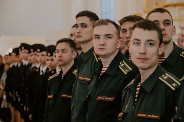 Татьянин день в Смольном соборе объединил курсантов и студентов Петербурга