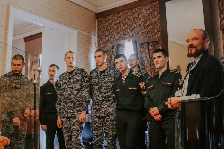 В человеке должно быть прекрасно всё!