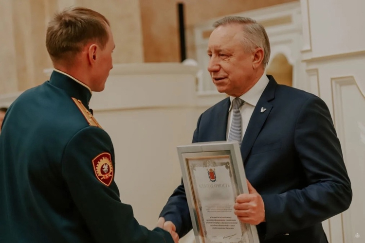 Ветеранов и военнослужащих Петербурга поздравили с грядущим Днем защитника Отечества