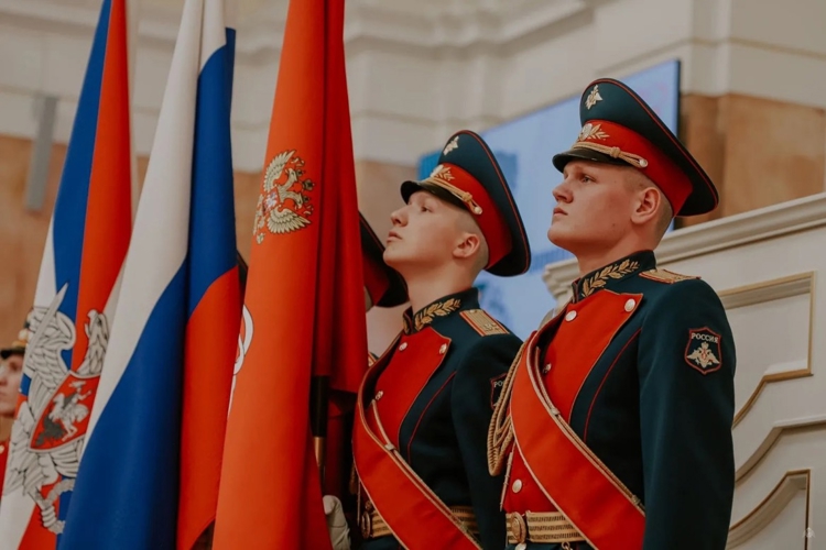 Ветеранов и военнослужащих Петербурга поздравили с грядущим Днем защитника Отечества