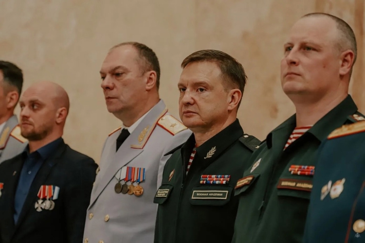 Ветеранов и военнослужащих Петербурга поздравили с грядущим Днем защитника Отечества