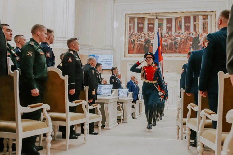 Ветеранов и военнослужащих Петербурга поздравили с грядущим Днем защитника Отечества