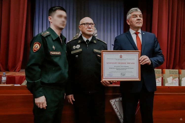 В преддверии юбилея войск правопорядка Военную академию Росгвардии высадился "Ветеранский десант" военной контрразведки ФСБ РОССИИ
