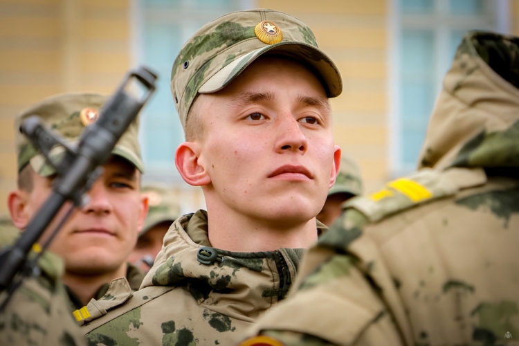 В Санкт-Петербурге курсанты Военной академии Росгвардии участвуют в репетиции Парада Победы