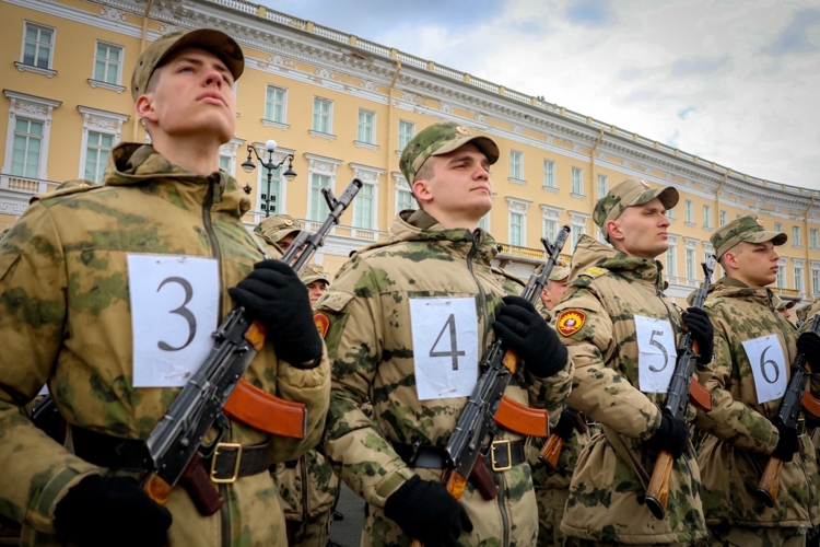 В Санкт-Петербурге курсанты Военной академии Росгвардии участвуют в репетиции Парада Победы