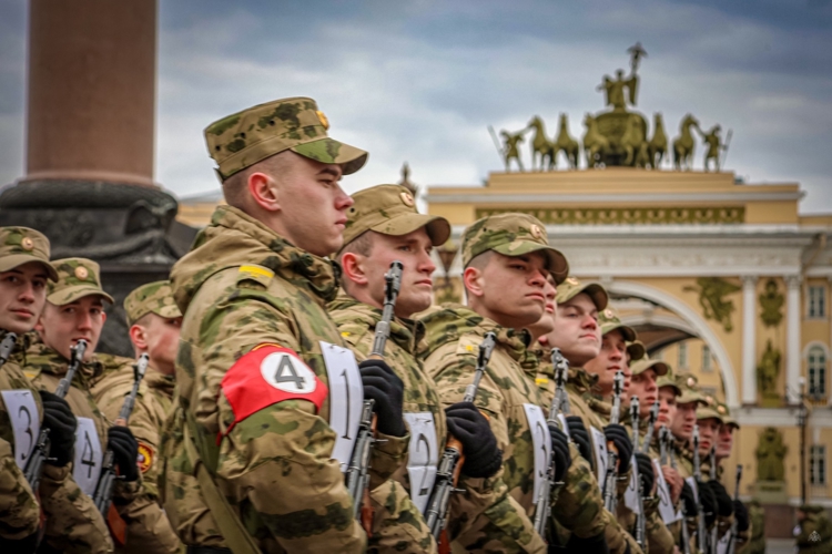 В Санкт-Петербурге курсанты Военной академии Росгвардии участвуют в репетиции Парада Победы