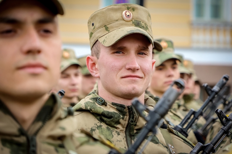 В Санкт-Петербурге курсанты Военной академии Росгвардии участвуют в репетиции Парада Победы