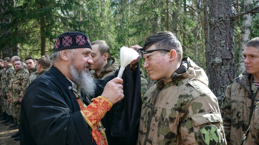 Военнослужащие батальона обеспечения учебного процесса встретили Пасху в полевых условиях — с верой, теплом и куличами