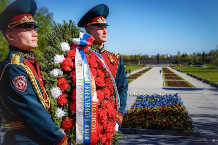 В Санкт-Петербурге росгвардейцы почтили память погибших в годы Великой Отечественной войны