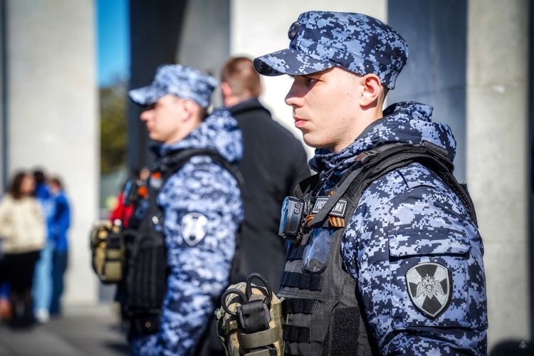 В Санкт-Петербурге росгвардейцы почтили память погибших в годы Великой Отечественной войны