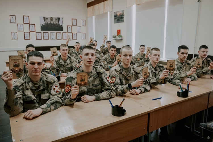 Курсанты Военной академии Росгвардии поздравляют ветеранов с Днём Победы!