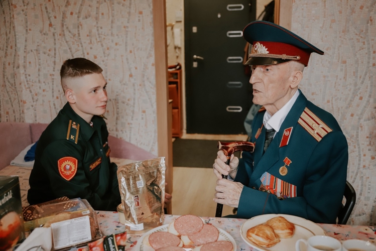 Курсанты Военной академии Росгвардии поздравляют ветеранов с Днём Победы!