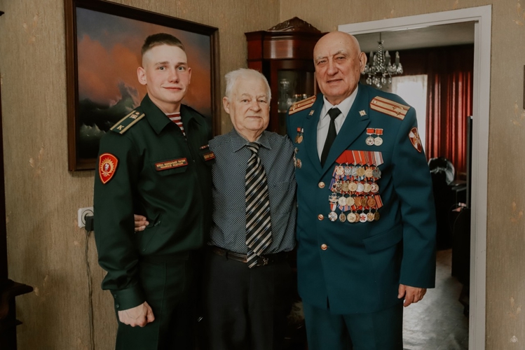 Курсанты Военной академии Росгвардии поздравляют ветеранов с Днём Победы!