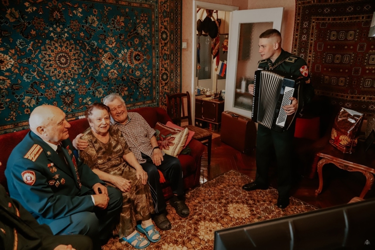 Курсанты Военной академии Росгвардии поздравляют ветеранов с Днём Победы!