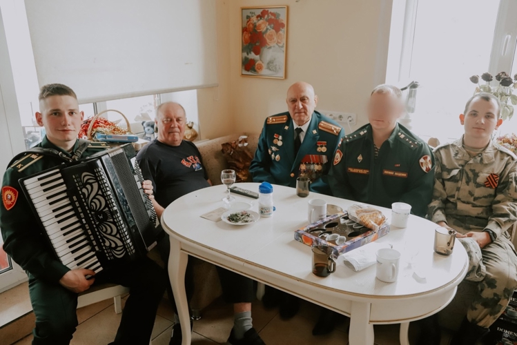 Курсанты Военной академии Росгвардии поздравляют ветеранов с Днём Победы!