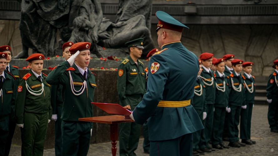 Кадеты Росгвардии дали торжественное обещание на монументе героическим защитникам Ленинграда