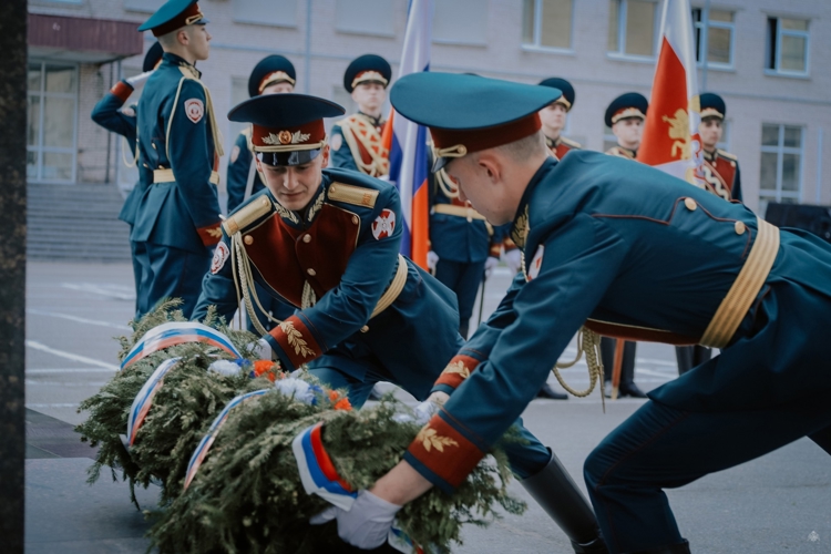 Выпускник Военной академии Росгвардии и бывший председатель Правительства России Сергей Степашин стал оппонентом на защите диссертации в стенах родного вуза