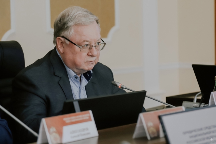 Выпускник Военной академии Росгвардии и бывший председатель Правительства России Сергей Степашин стал оппонентом на защите диссертации в стенах родного вуза