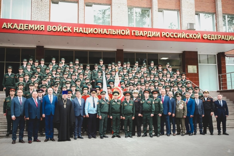 Будущим офицерам Академии войск национальной гвардии вручили лейтенантские погоны