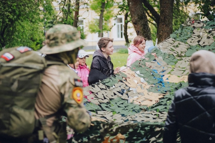 В преддверии Дня защиты детей в Военной академии Росгвардии состоялся масштабный праздник