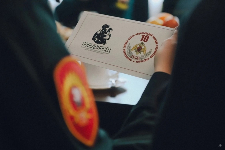 Курсантов Военной академии Росгвардии, оставшихся без попечения родителей, поздравили с Днем защиты детей