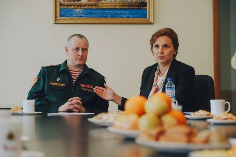 Курсантов Военной академии Росгвардии, оставшихся без попечения родителей, поздравили с Днем защиты детей